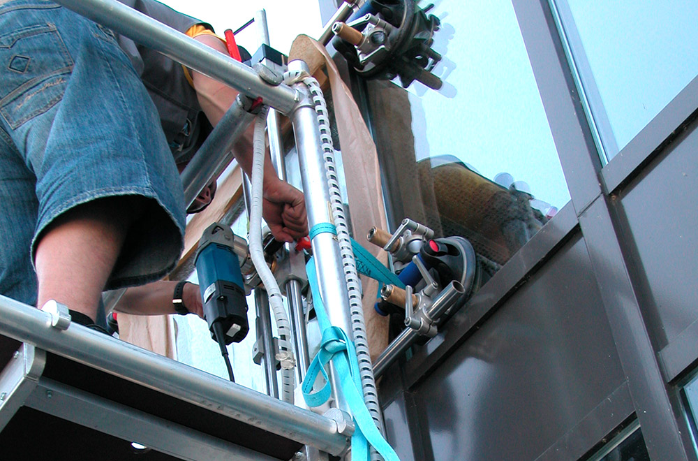 vetrox, glaskratzer, glaskratzer entfernen, glaskratzerentfernung, scratching, graffiti, glass doc, glassanierung, verkratztes glas